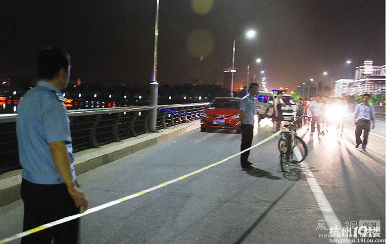 扬州一局长同一名年轻女子投湖自尽(高清组图