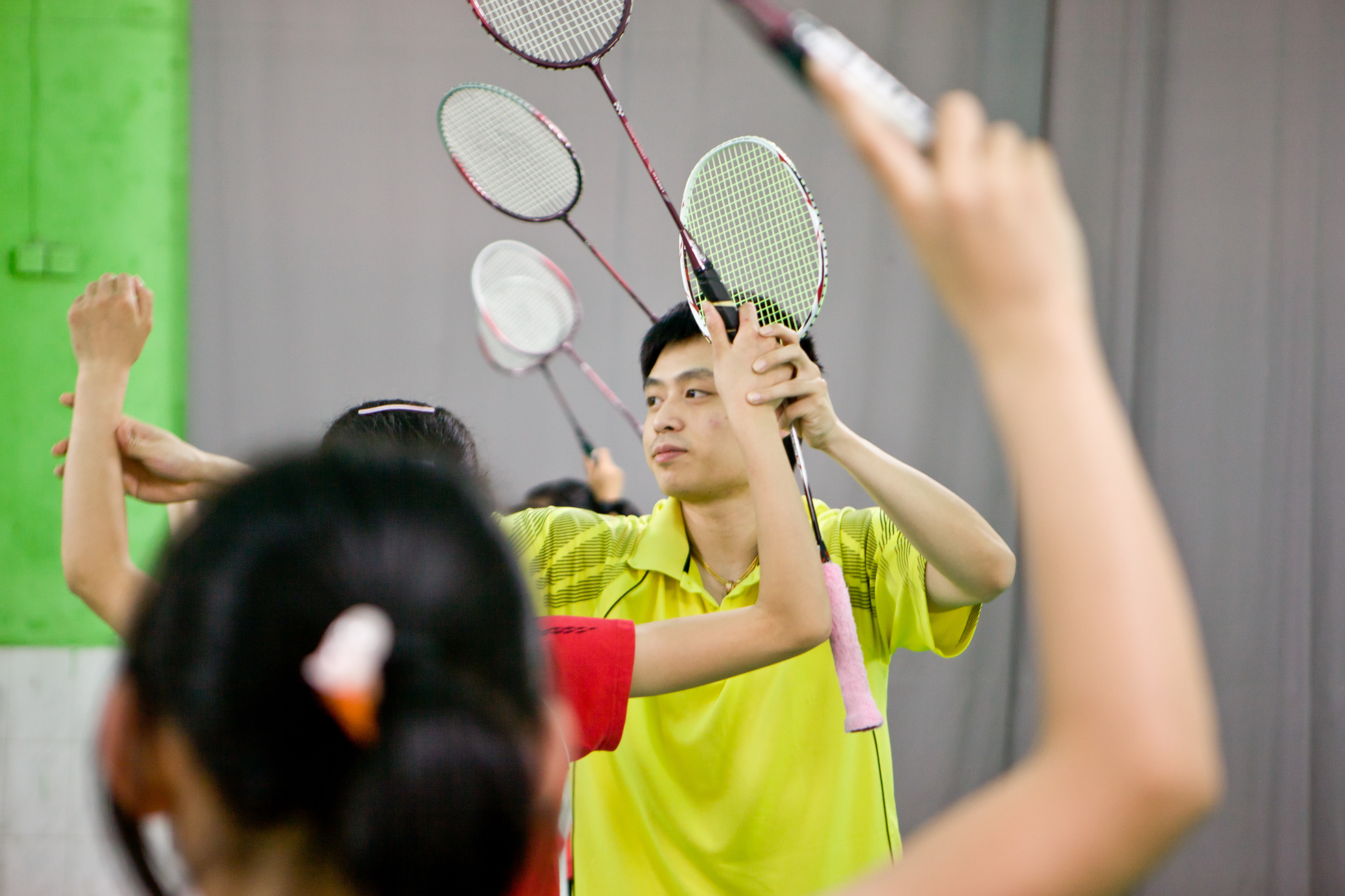 外国语学院小学生羽毛球培训开始,国家队员原省队员张瀛东执教