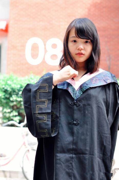 最近很火的童颜赵小雨,终于找到她的组图了!