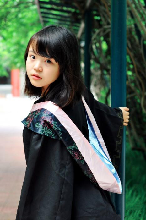 最近很火的童颜赵小雨,终于找到她的组图了!