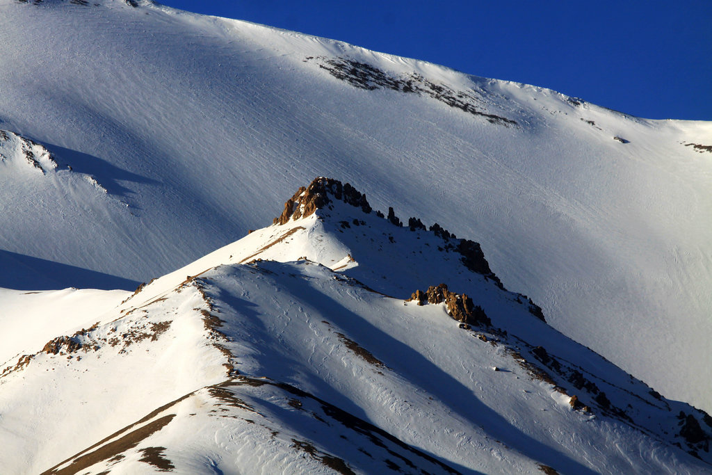 青藏高原上的雪山