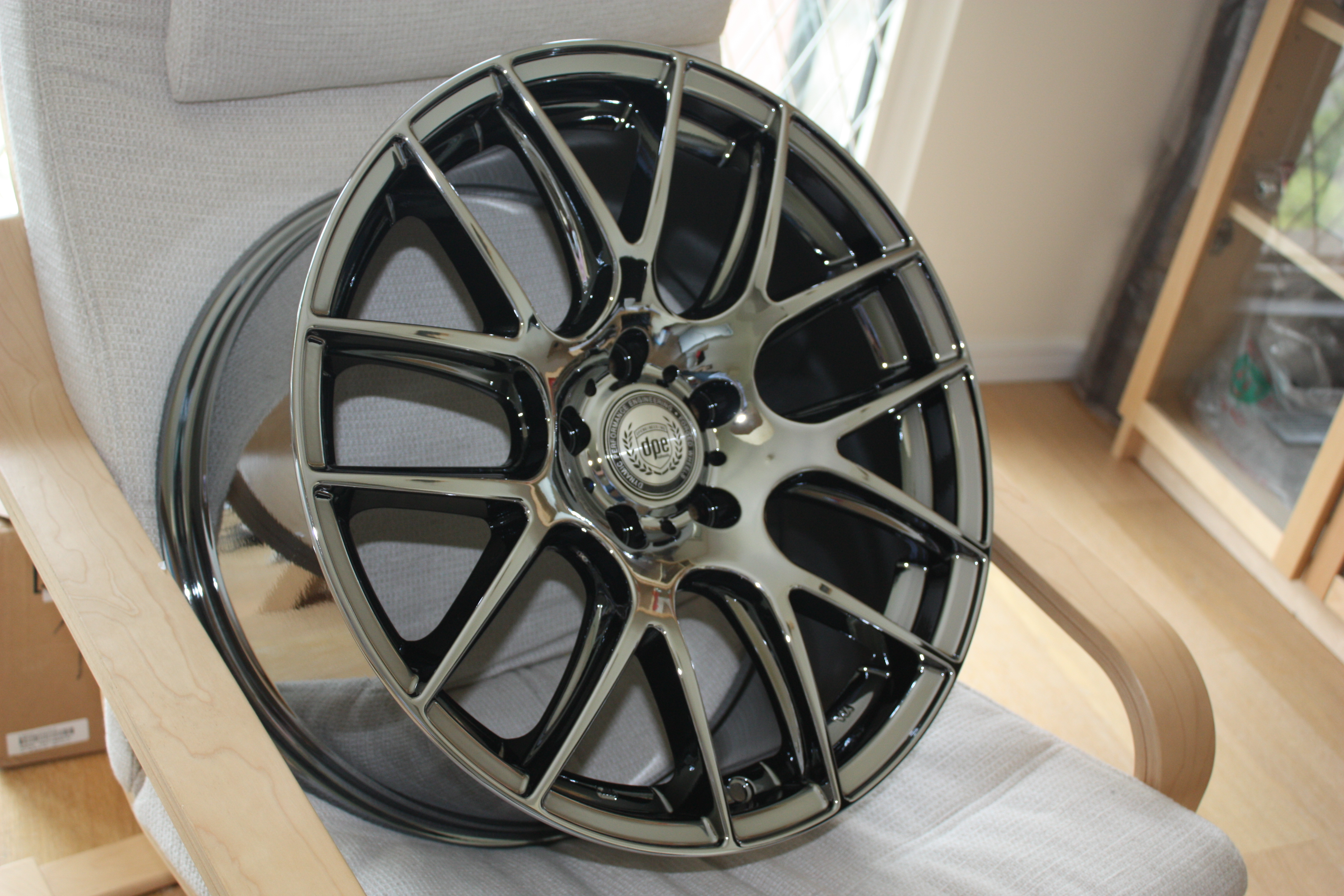 新到毒物 台湾产rays g25 dpe 电镀黑18寸改装轮毂