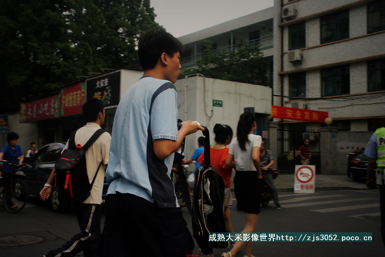 今天中考,穿红衣服的老师最美丽-中考升学-中学