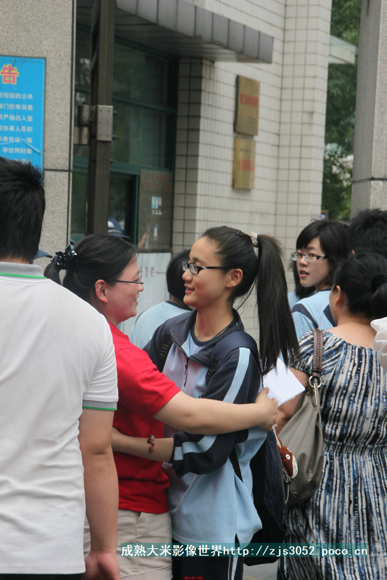 今天中考,穿红衣服的老师最美丽-中考升学-中学