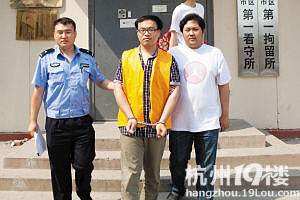 主管不满被公司辞退雇车偷走199条轮胎