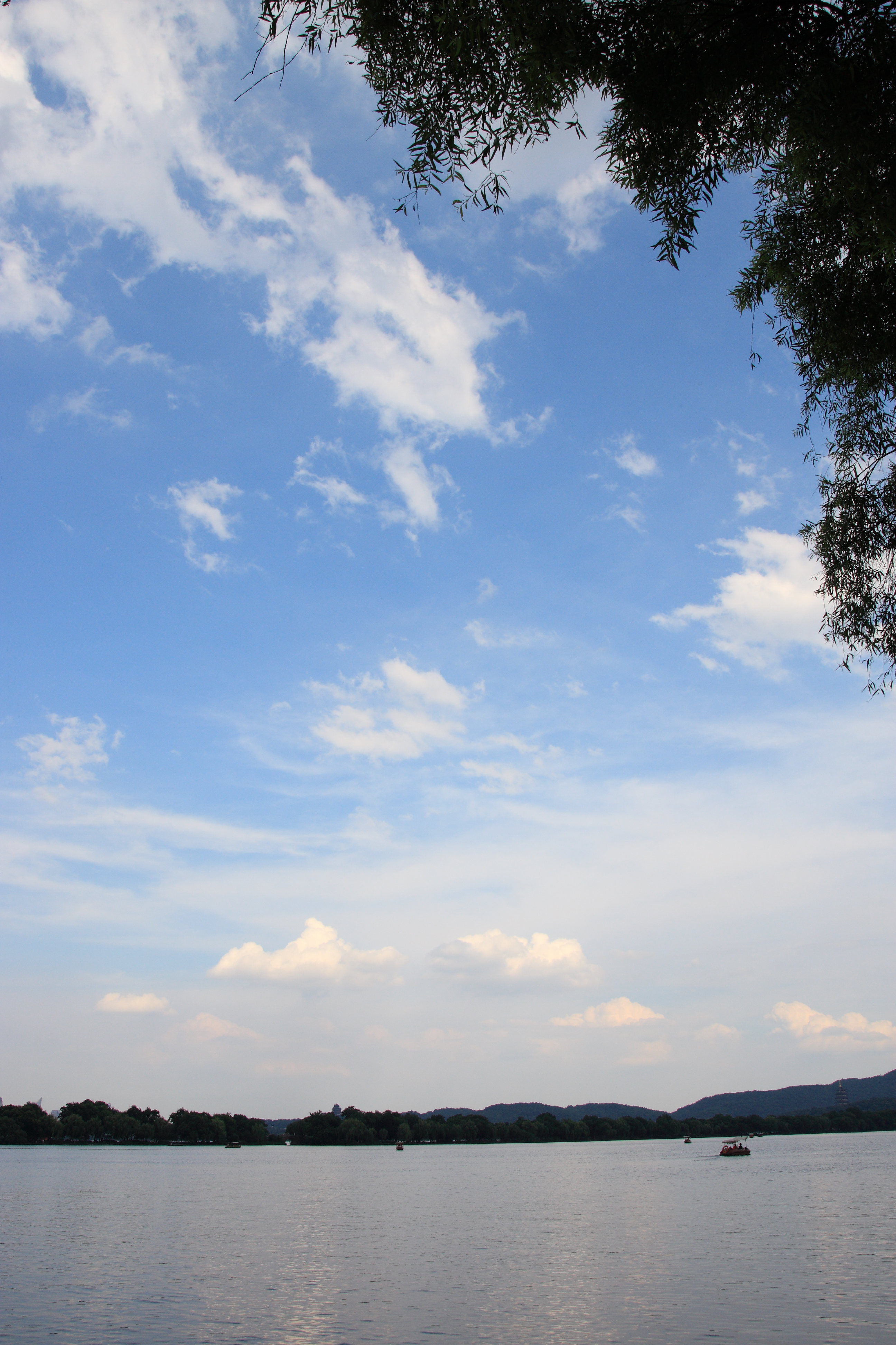 西湖的天空 白云朵朵 心儿飘飘-风景照-19摄区-杭州19楼