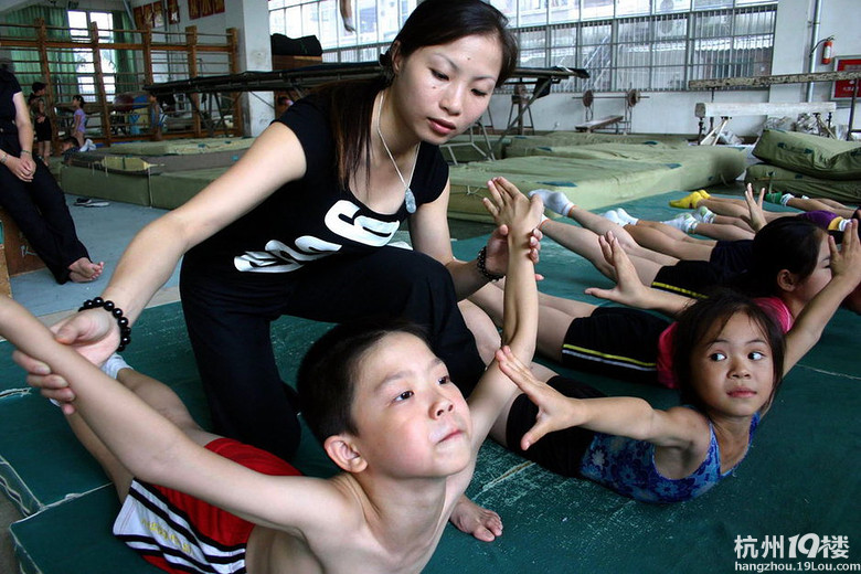 中國體操女孩子們背後的艱辛與辛苦