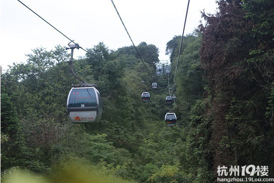 開著普拉多千里挺近峨眉山