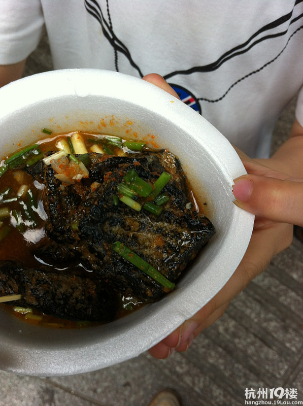 �？麃盹L(fēng)雨滿城，映藍(lán)送上抗臺大餐！