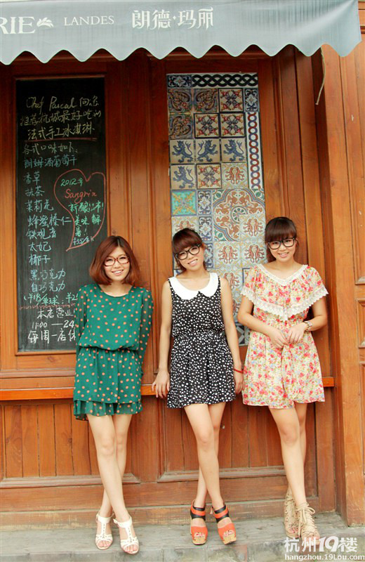 我们不是情侣,我们不是LES,但是我爱她们、