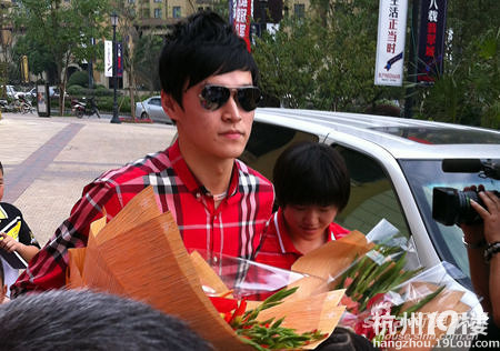 绿城向孙杨叶诗文赠房 奥运冠军期待和邻居多