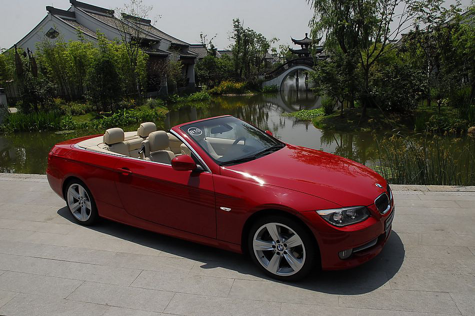 租赁大红色宝马敞篷主婚车
