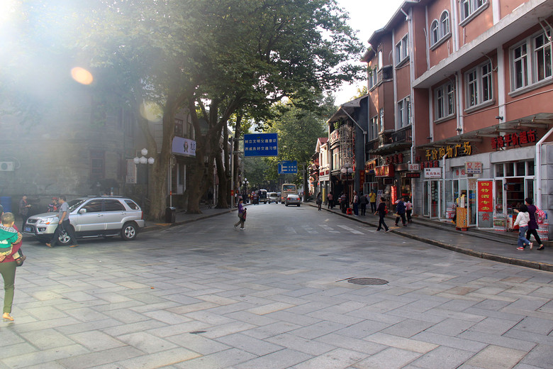 牯岭早晨街景