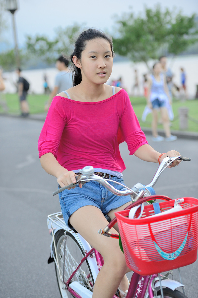 『西湖随拍』 玉米妹