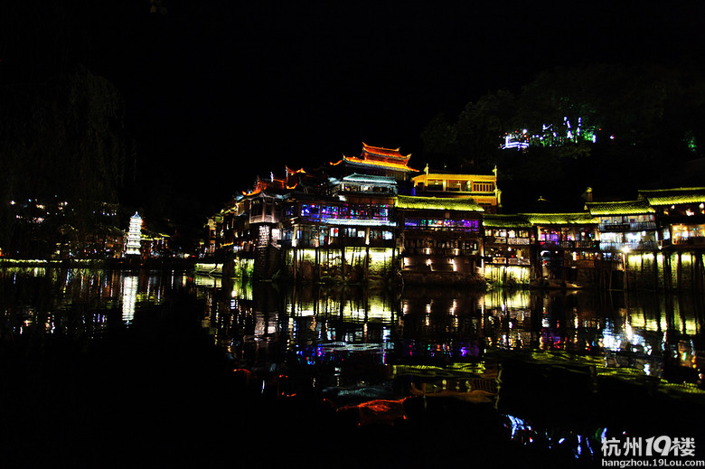 古城凤凰，深秋行走，大片热映～～～