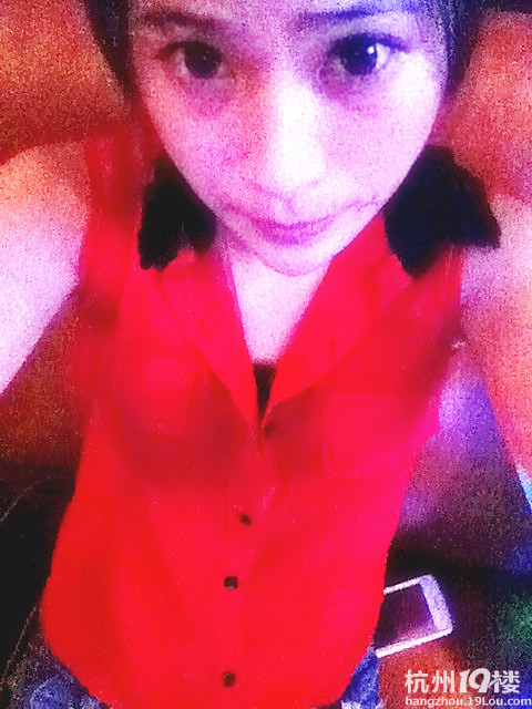 想找个人可以陪我聊天逛街的。