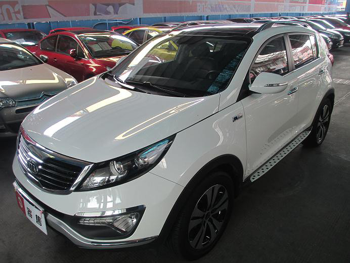 起亚智跑 2012年2月 2.0 自动档 白色