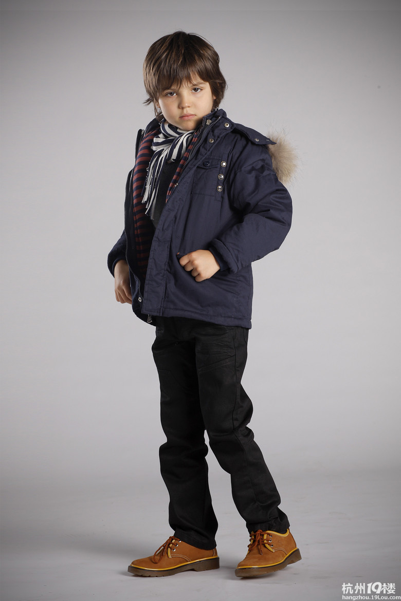 上海混血小男孩被评为最佳衣着人士