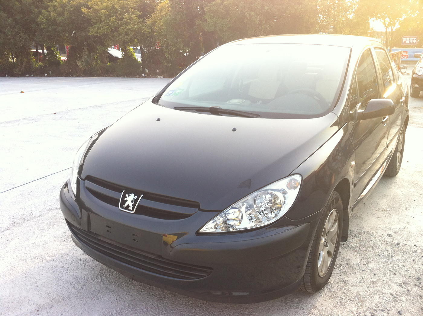05年标致307三厢1.6l手动标配