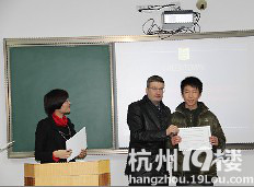 2013英國(guó)留學(xué)專項(xiàng)獎(jiǎng)學(xué)金表彰會(huì)在校舉行