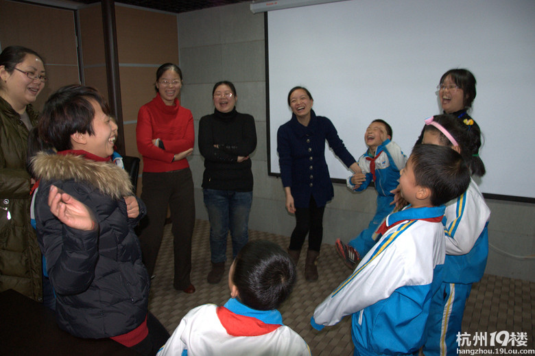 元旦联欢感恩送温暖系列活动:给爸爸们颁奖、