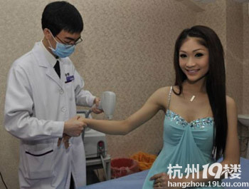 《泰囧》出镜最美人妖Rose为角色整容