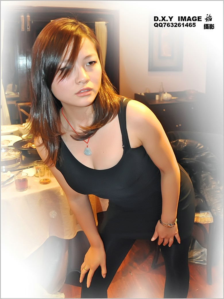 依依妹子好身材【年会外拍作业】