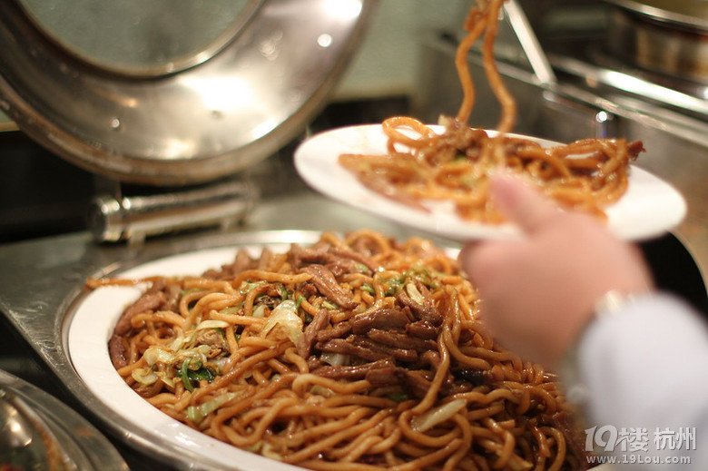【8隊(duì)】情濃年夜飯——美食比拼，越夜越HIGH！