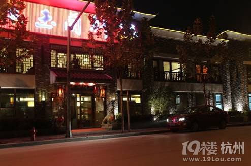 开车逛新版007中的上海景色,赞!-开车那些事-拉