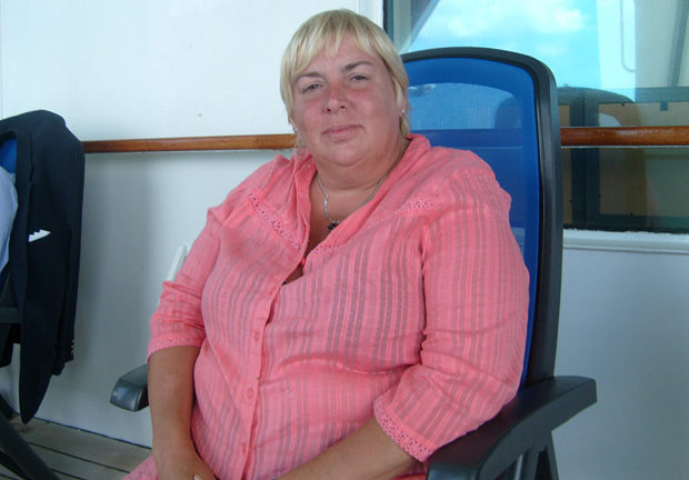 英女子靠缩胃减肥 瘦成皮包骨