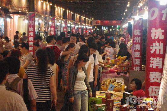 原来除了吴山夜市,武林商圈也有武林夜市