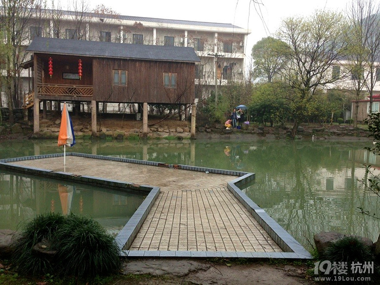 收藏周末和姐妹们来到大清谷附近的农家乐.