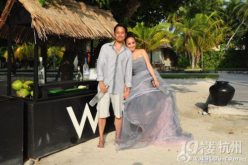 名媛关颖嫁了 蜜月写真礼服全大牌