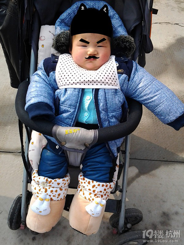 刚刚相差两岁的虎女和龙子,很搞笑哦