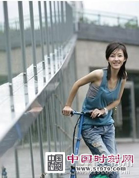 素颜女神王丽坤遭质疑 脸被发现有整容迹象