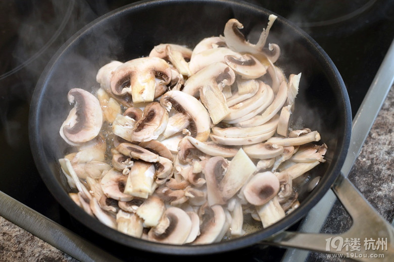 N ܽĢ嵰 Souffle Omelette with Mushrooms