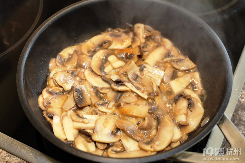 N ܽĢ嵰 Souffle Omelette with Mushrooms