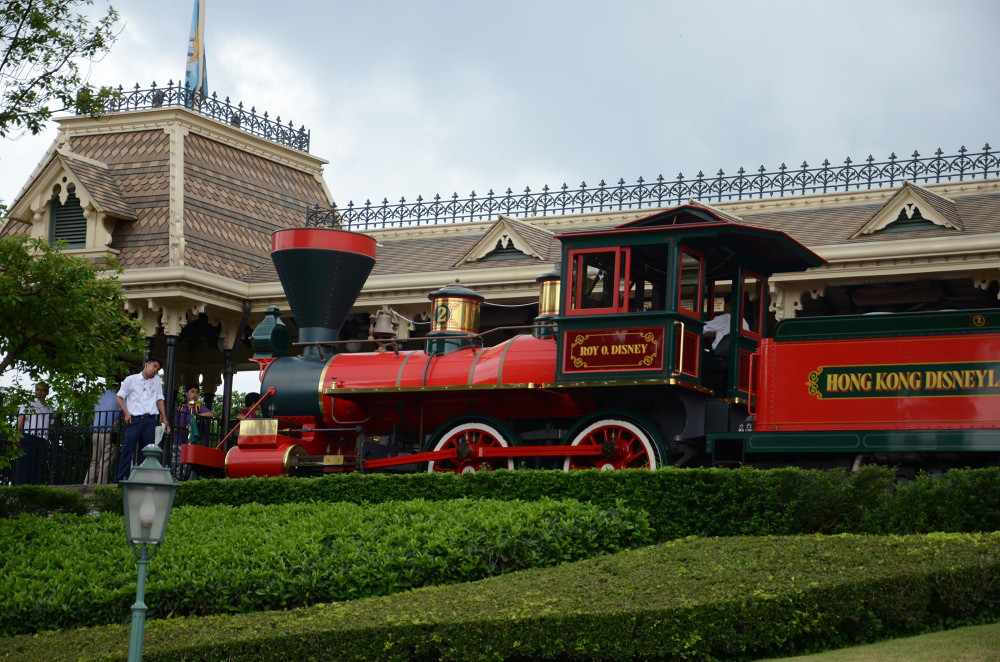 迪士尼小火车,我们直接先坐小火车到了梦幻世界!