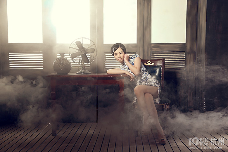 80后妹纸的个性旗袍,婚纱照的漫长过程分享。