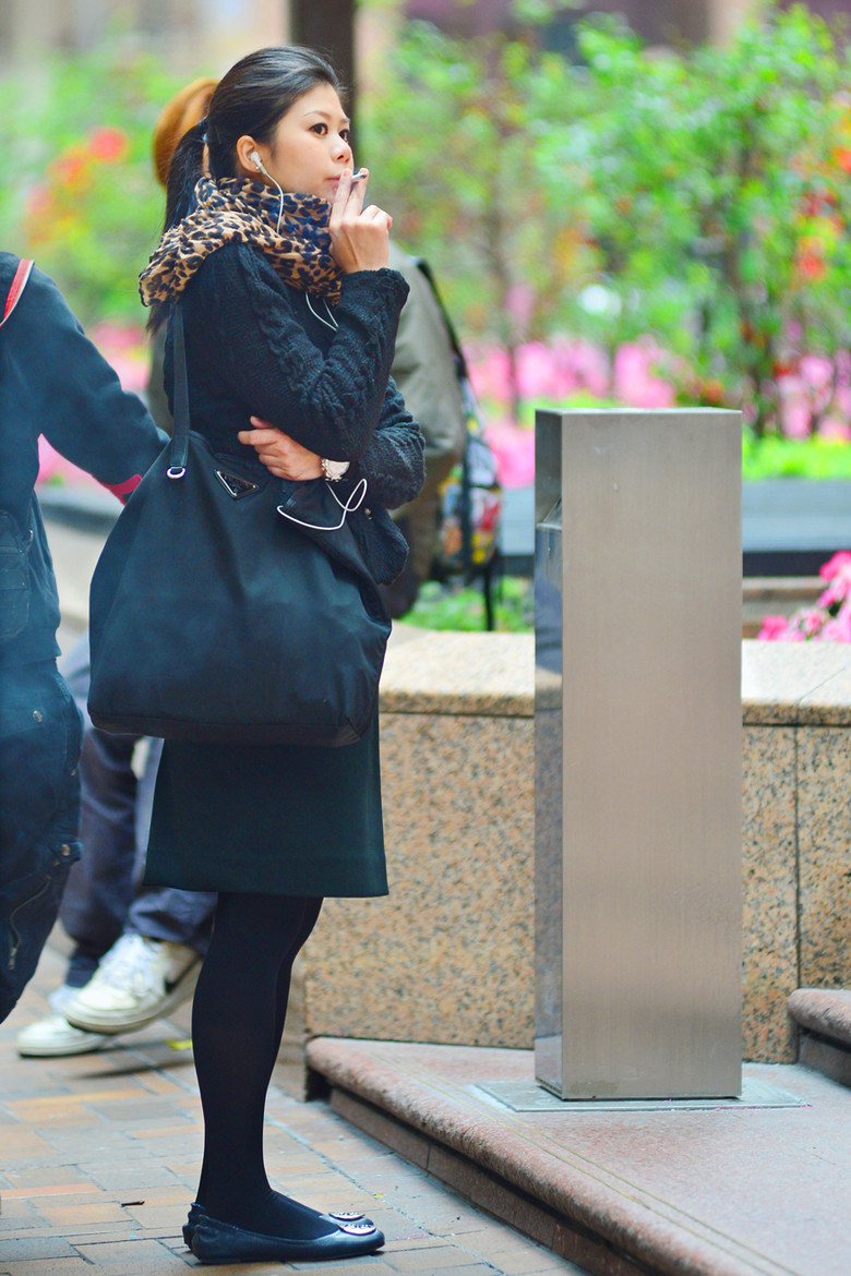 香港掠影---街头抽烟女性多