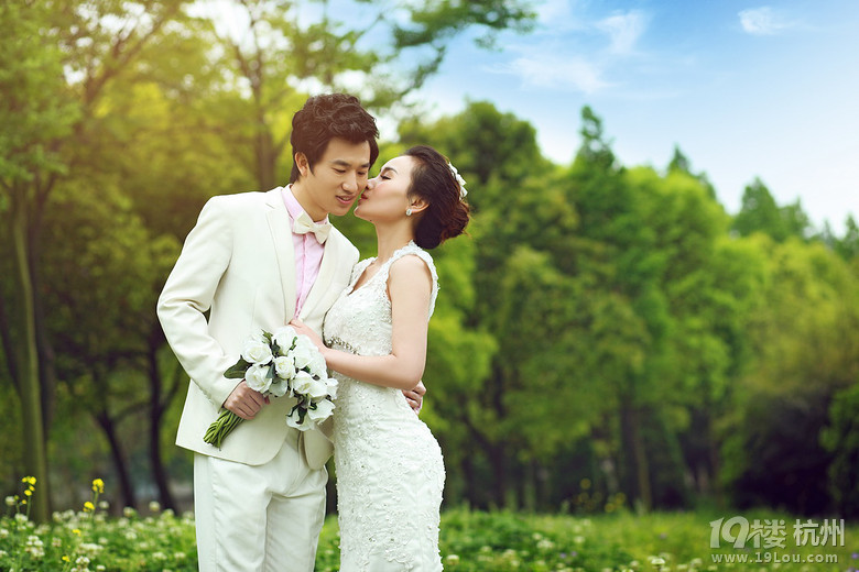 都说我们的婚纱照是活的！！！求祝福！！！