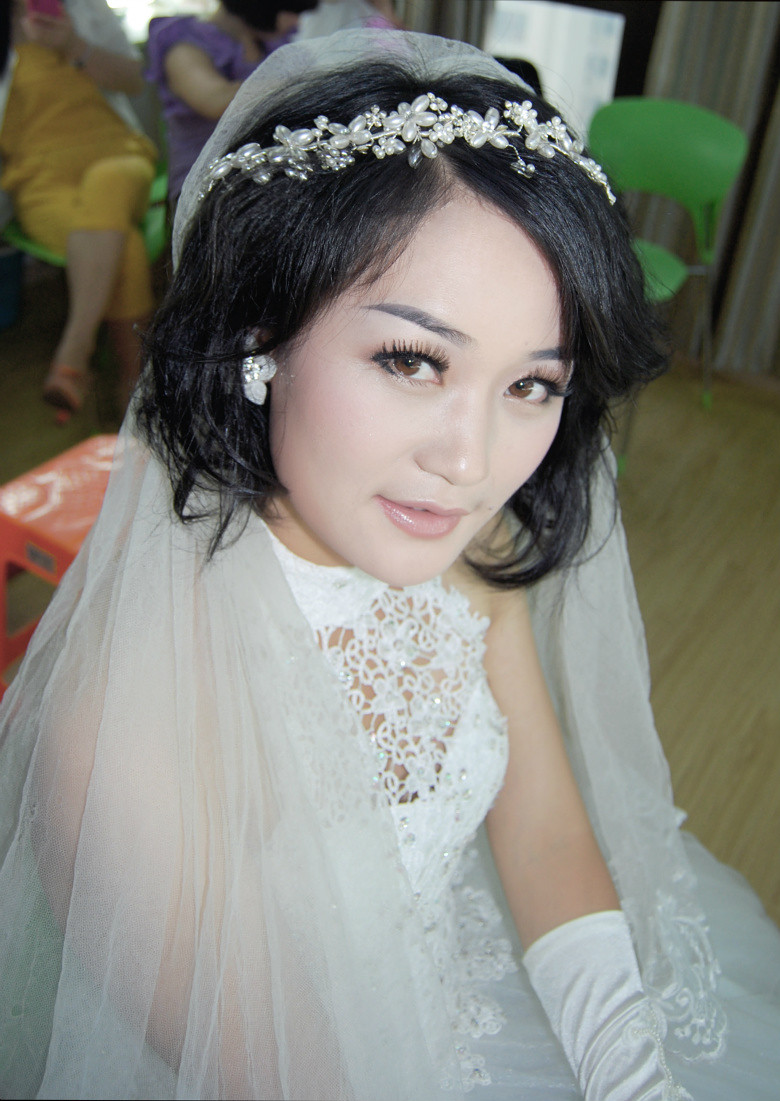 短发新娘华丽变身,原来自己可以变如此高贵美丽.