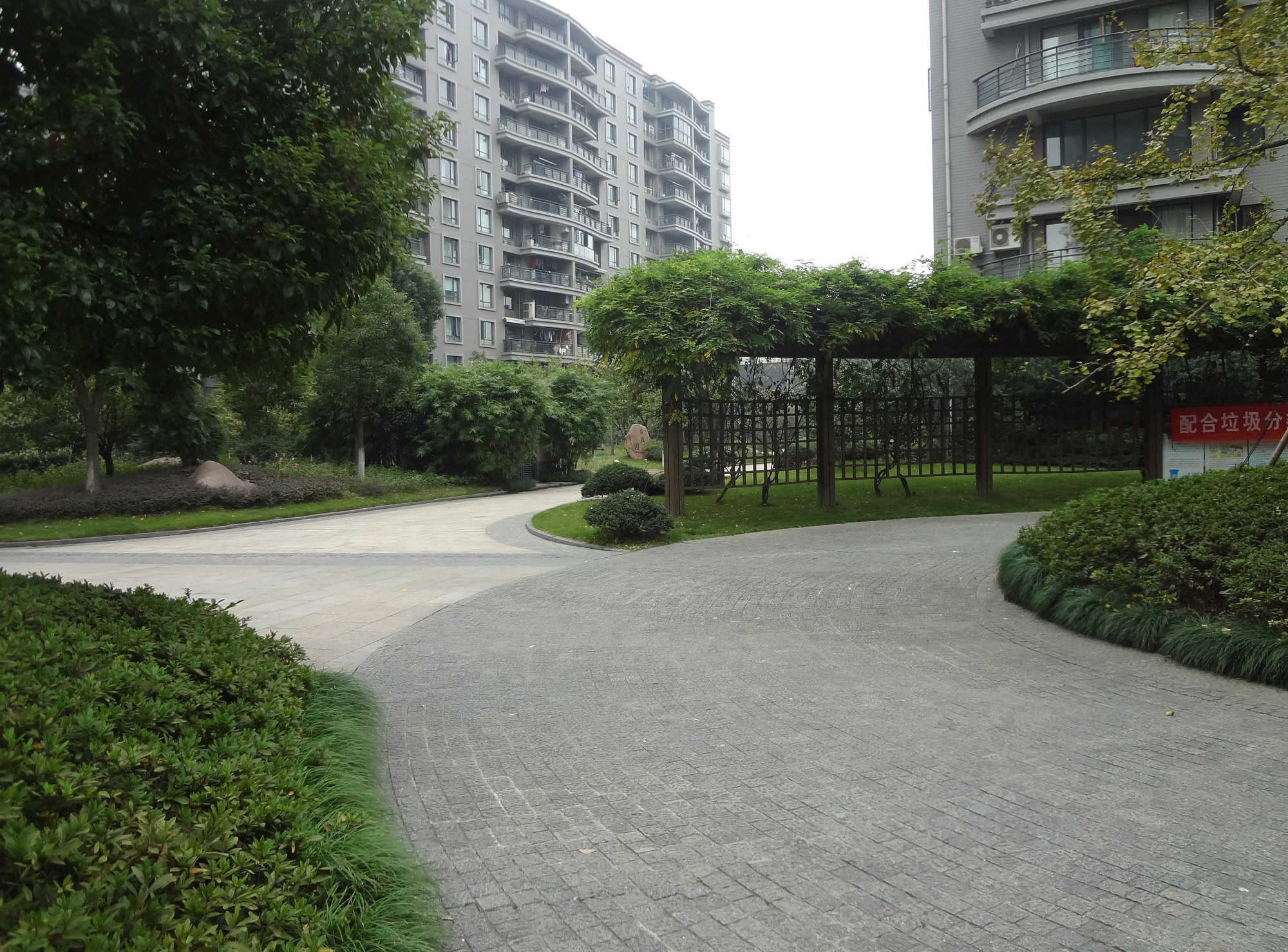 枫华府第-精装一室空调房1700(独立大阳台,洗衣机,洗刷台)