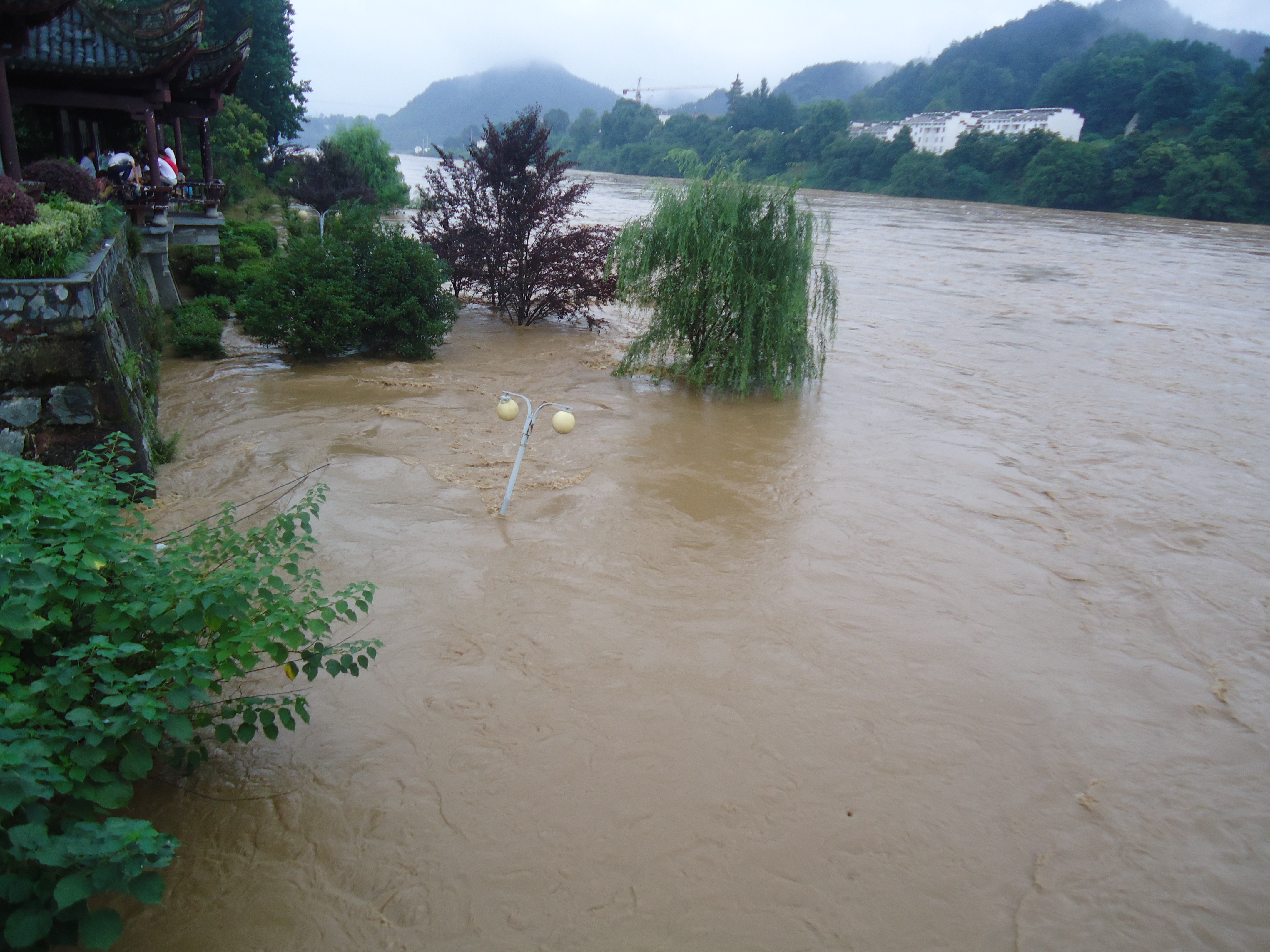 歙县暴雨成灾