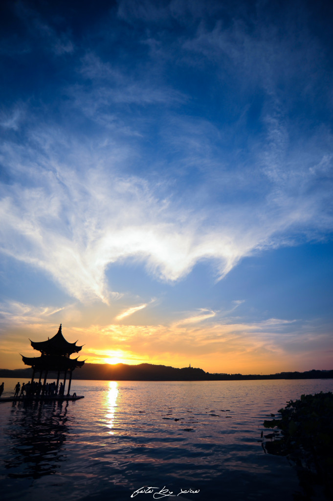 我听说最近大家都在拍晚霞~路过随便按了几张