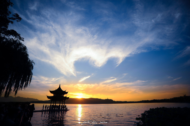 我听说最近大家都在拍晚霞~路过随便按了几张