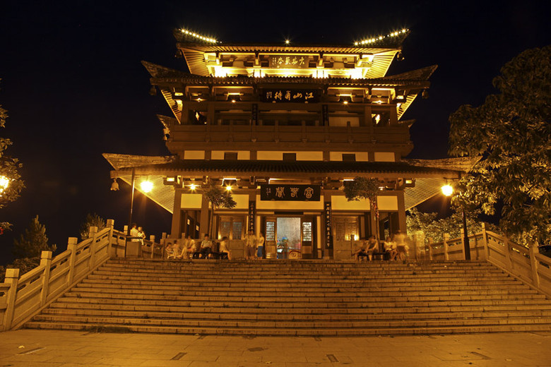 富阳鹿山富春阁顶看富阳城和富春江夜景