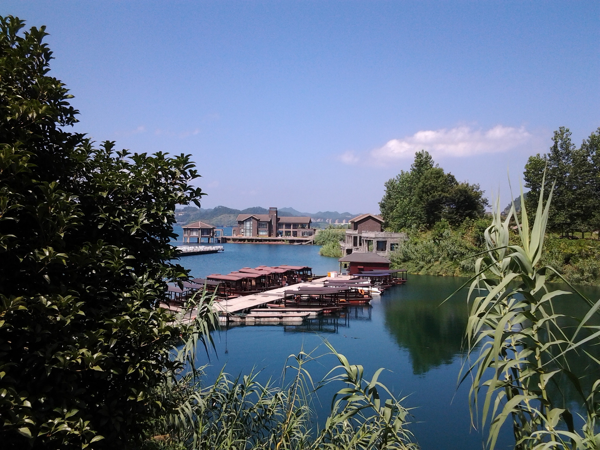 颱風前在千島湖釣魚島賞風景