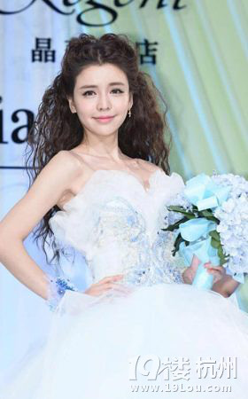 李毓芬又整容 揭“变脸”史撞脸多位明星