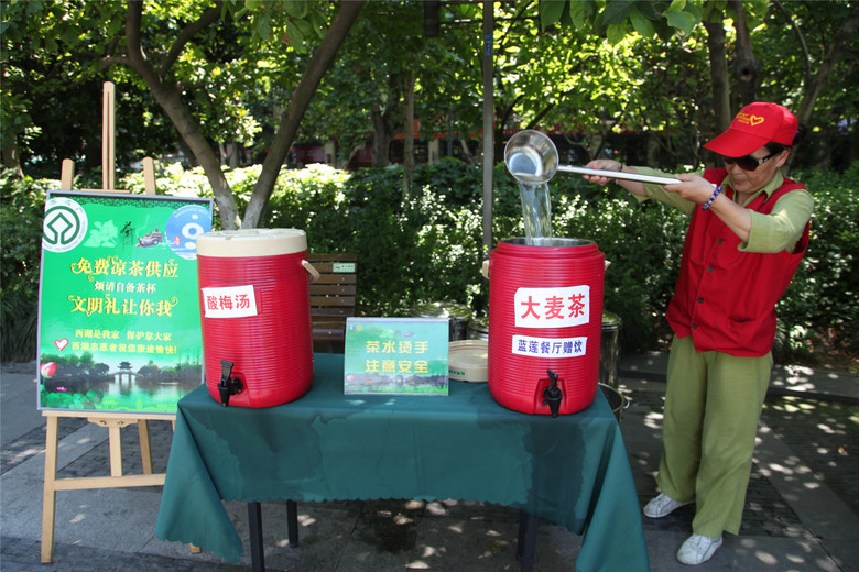 免费茶水碰到他们实在无奈,请大家自觉